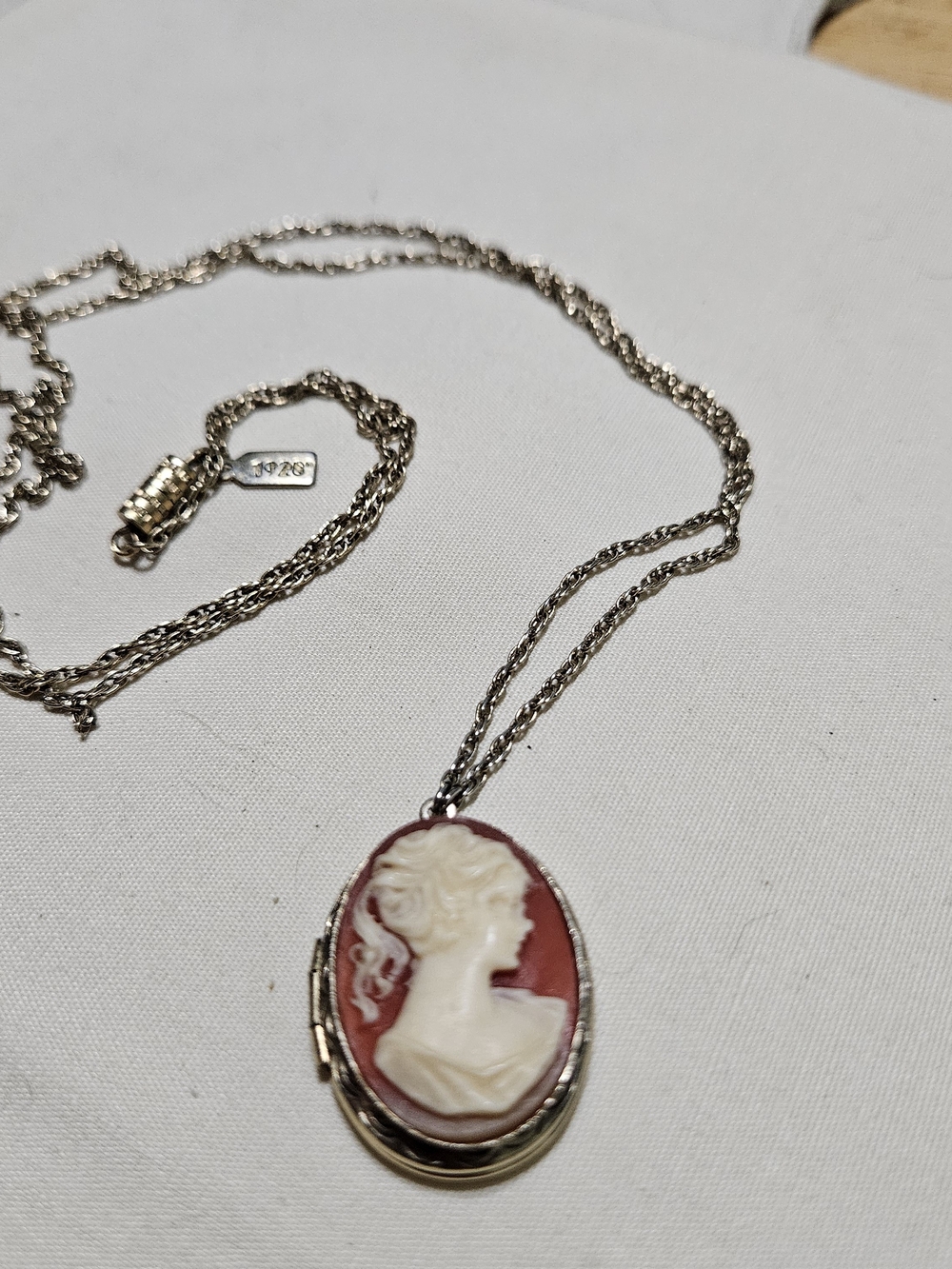 Vintage Style 1928 Cameo Pendant Necklace in Rose and Cream